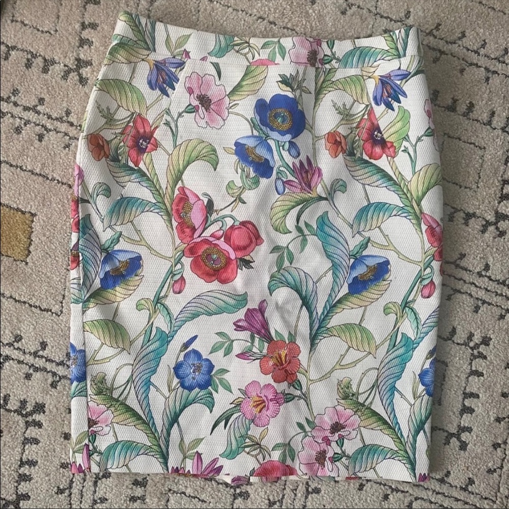 NWOT Ann Taylor floral pencil skirt